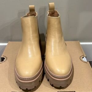 Madewell Mariam Chelsea Boot in Leather